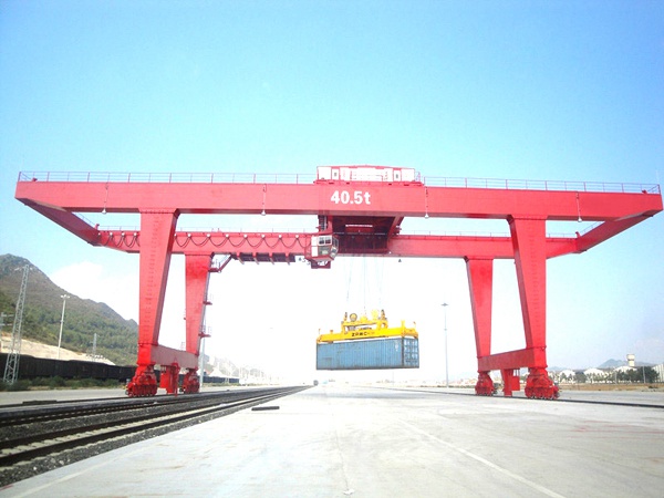 <b>四川德阳门式起重机在铁路货场的应用优势</b>