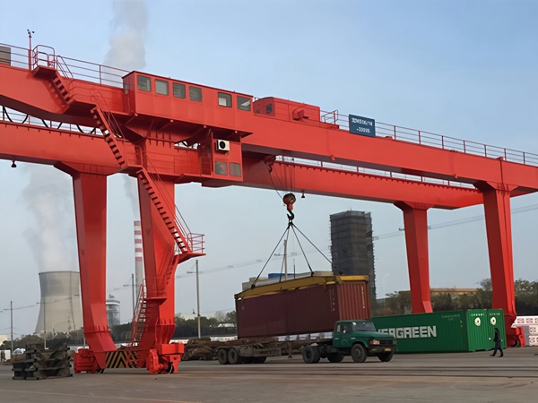 <b>湖北鄂州门式起重机厂家港口龙门吊典型应用案</b>