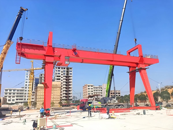 <b>广东惠州门式起重机厂家龙门吊与提梁机的区别</b>