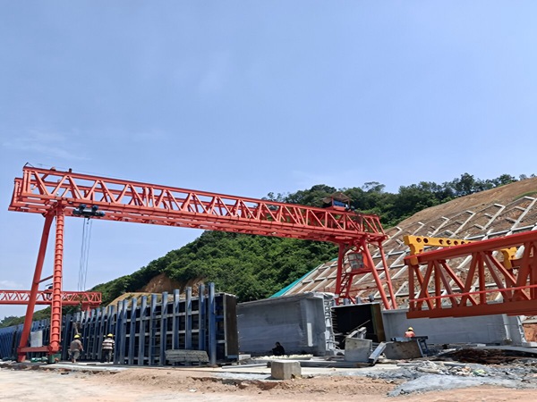 <b>江西萍乡龙门吊厂家花架门式起重机有哪些结构</b>